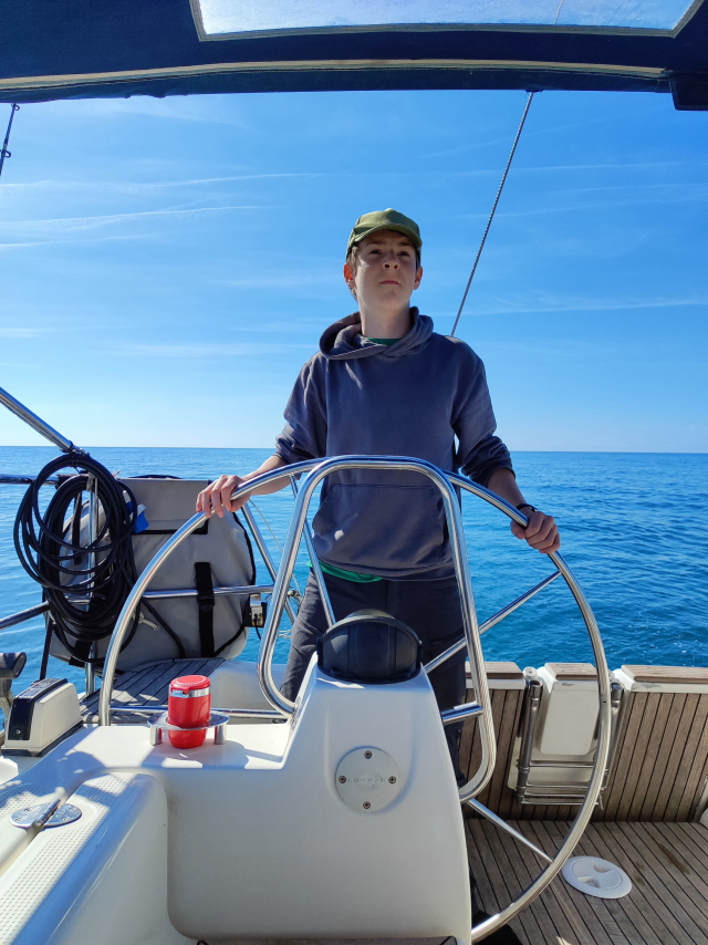 Opinión de Елена sobre Pesca en velero de 5 horas en Pomezia.