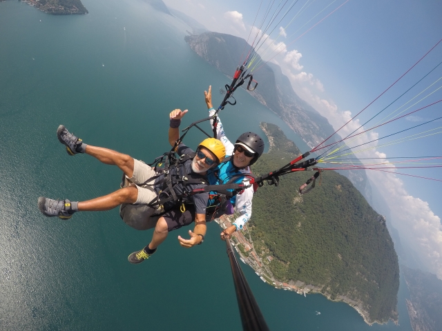 Opinión de OSVALDO sobre Vuelo extra en parapente Lago Iseo 1h
