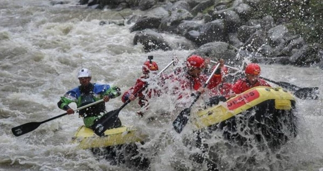  Rafting con adrenalina 