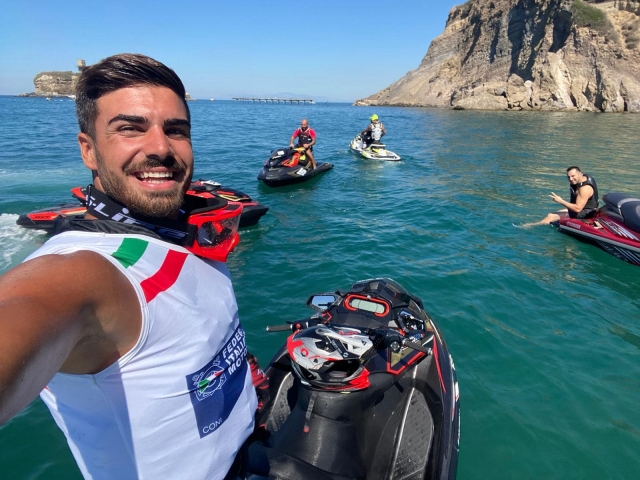  Cursos y renta de jet skis 