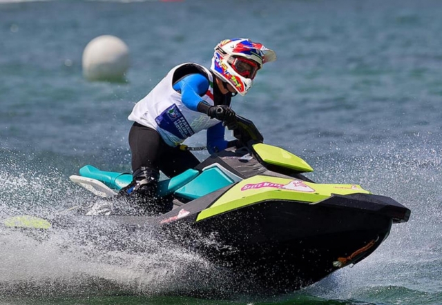  cabalgando en el lago 