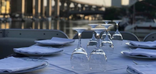  Cenas o almuerzos a bordo 