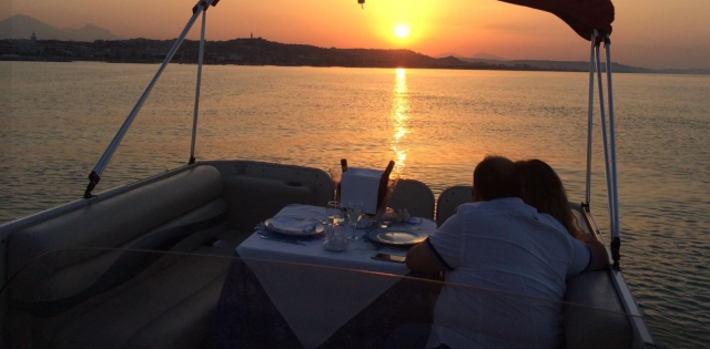  Puesta de sol sobre el mar 