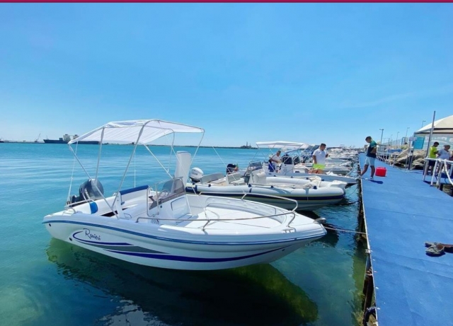 nuestros barcos le están esperando 