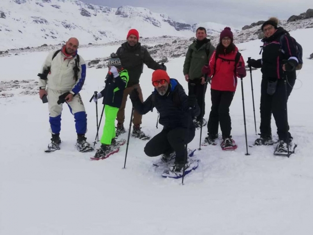 camicrema con raquetas de nieve en abruzzo 