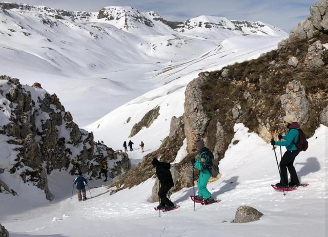  camicrema con raquetas de nieve 