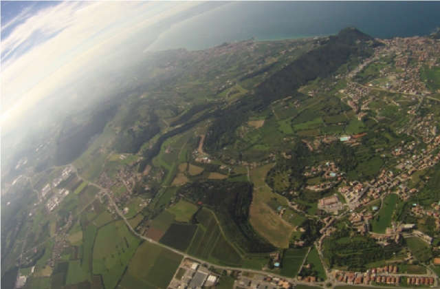  hermoso paisaje cerca del lago de garda 