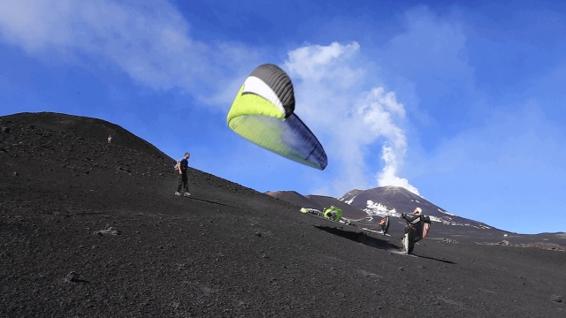  parapenle juntos en etna 