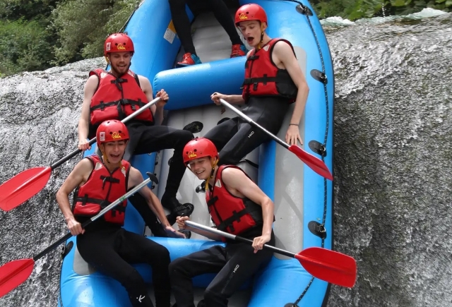  nos divertimos rafting en perugia 