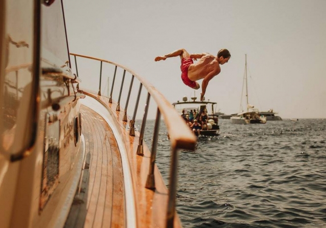  una zambullida en el mar 