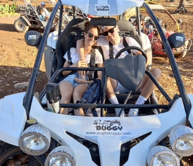 pareja de buggy en bari