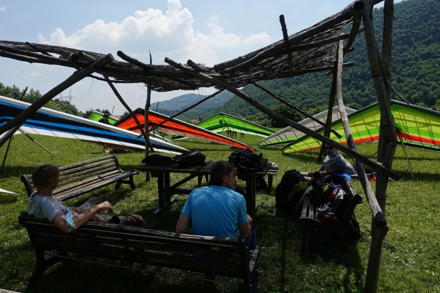 vamos a volar en ala delta en garda 