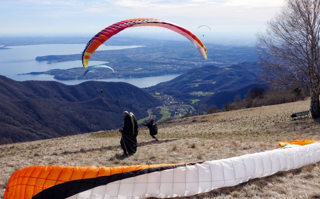 nos encanta volar en parapenle en brescia 