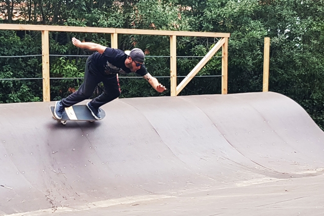skale boafrd en el parque de aventuras 