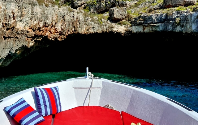  Byron Sea a la entrada de la gruta de Innamorati