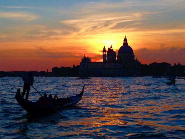  Góndola al atardecer 