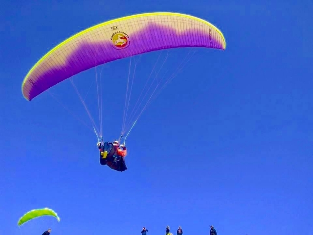 parapenle en el cielo 