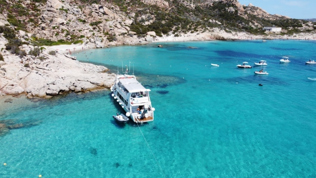 barco a La Maddalena 