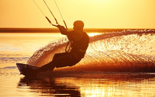  esquí acuático al atardecer 