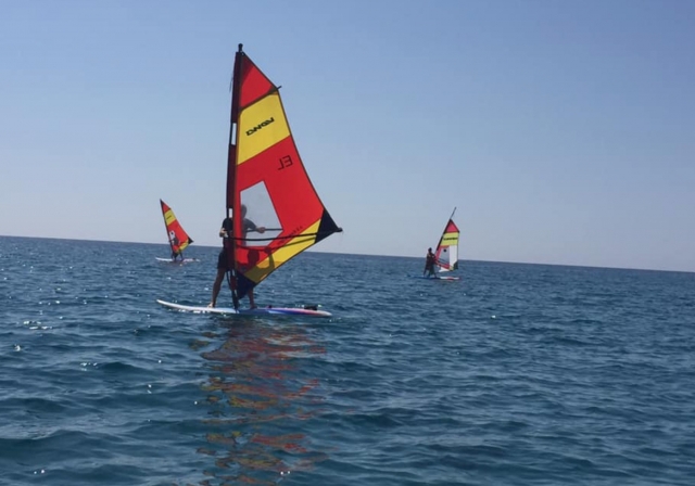  clase de windsurf en bari sardo 
