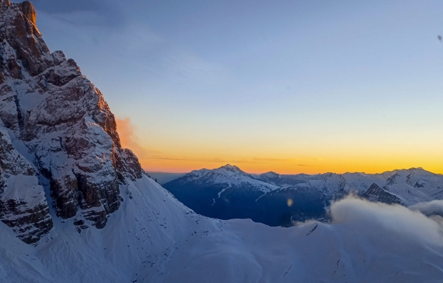  puesta de sol sobre los dolomitas 