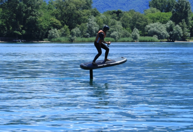 diviértele en e-foil