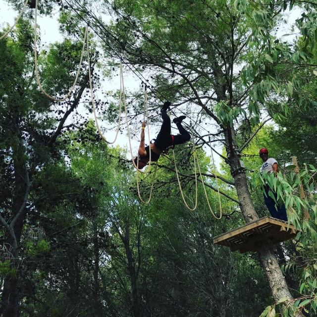  Haciendo acrobacias 