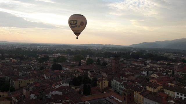 Sobrevolando Lucca 