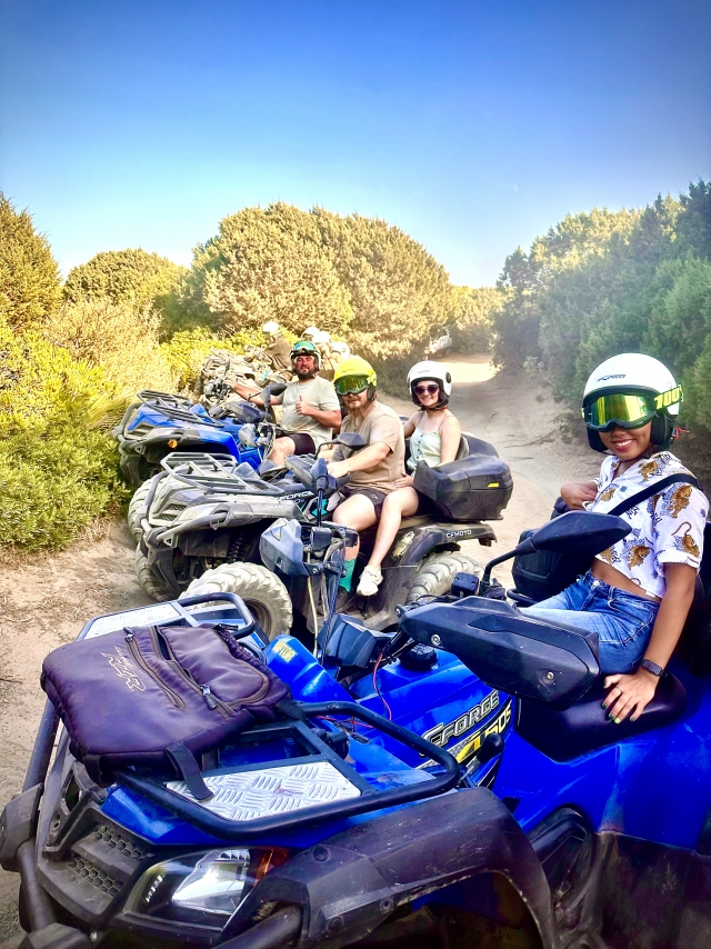  En grupo explorando Cerdeña 
