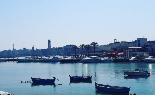  Bari visto desde el mar 