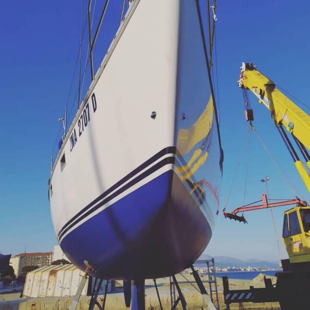  Barco en el puerto 