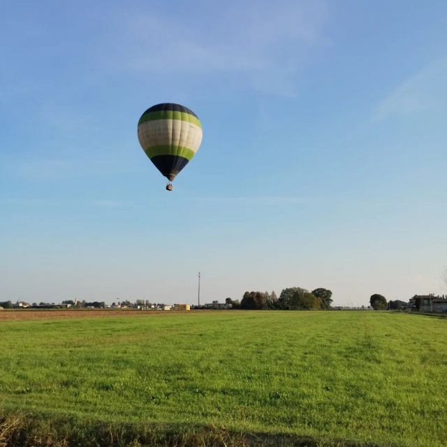 Volando sobre la campiña piamontesa 