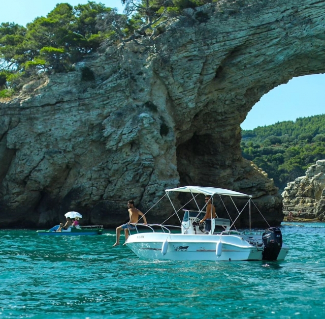  Rocas y aguas cristalinas en Viesle 