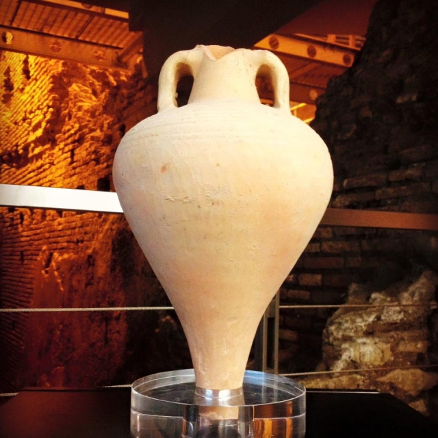  La sinuosidad de la antigua ánfora 