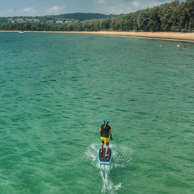 Sobre las aguas del mar 