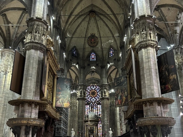  Interior del Duomo de Milán 