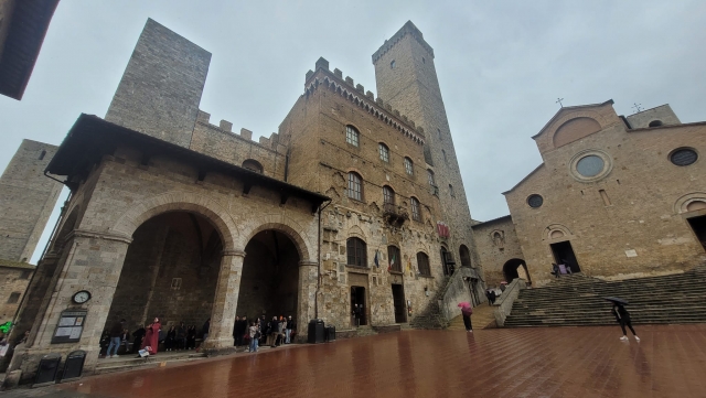  Piazza Duomo en San Gimignano 