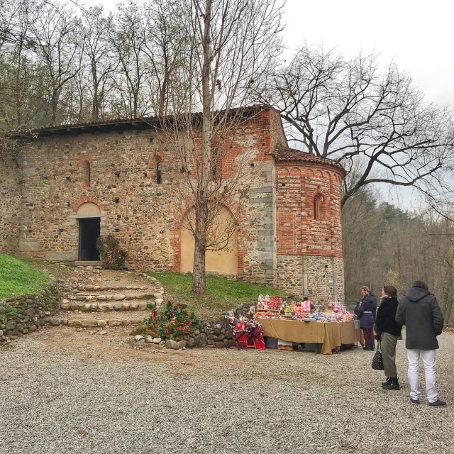  El Monasterio en la zona de Varese 