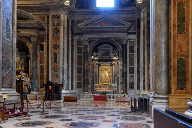  El interior de la Basílica 