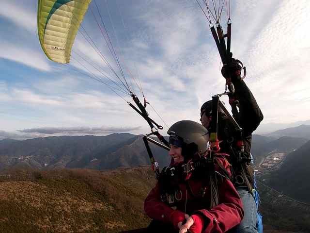  Parapenle sobre Lucca 