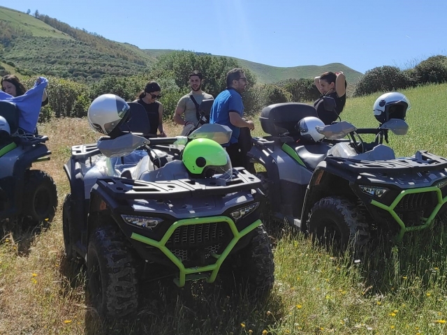  Excursión en un cuatrimoto de dos salones en Guasila