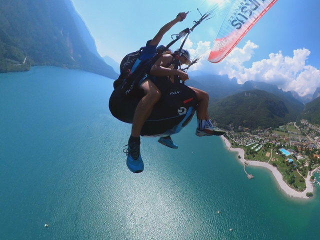  Paragliding en Lake Molveno 