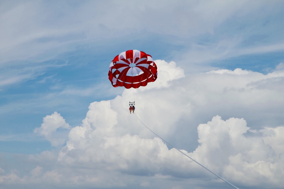 Parasailing en las nubes 