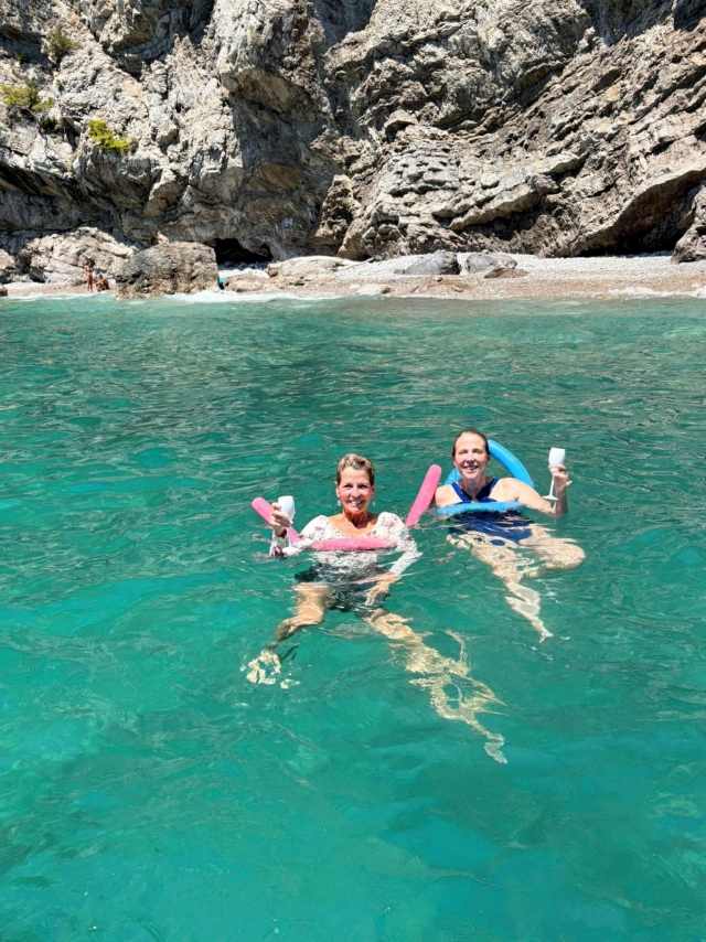 Consigue su Gozzo_Logo cuadrado blanco 