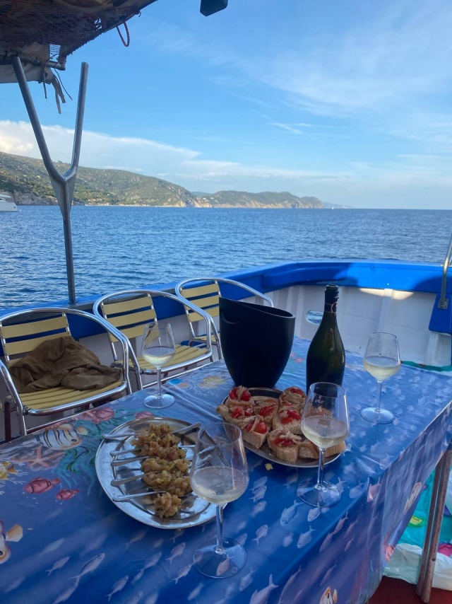  Se sirve el aperitivo 