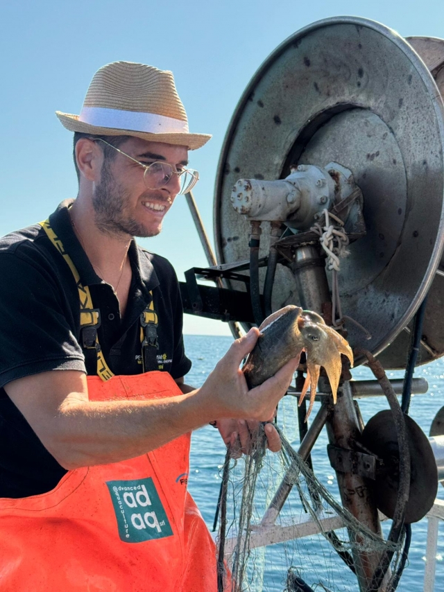  Pesca en nuestro barco pesquero 