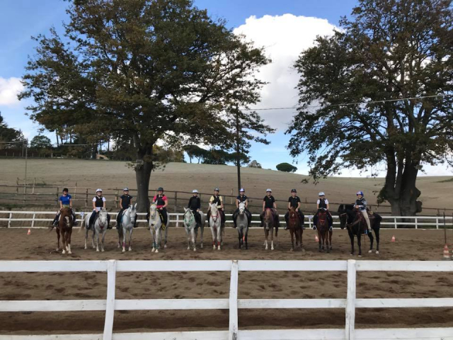 Sube durante una clase de equitación en el Valle del Sorbo 