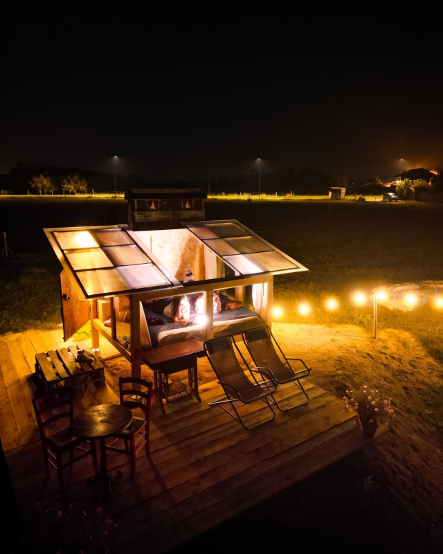 La habitación con las luces encendidas, por la tarde 