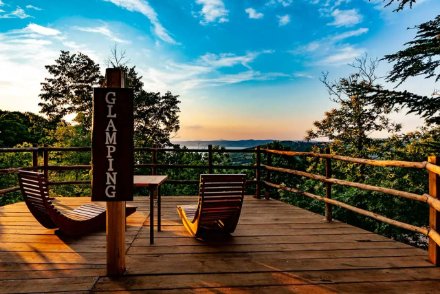  La terraza panorámica con vistas al lago de Bolsena 