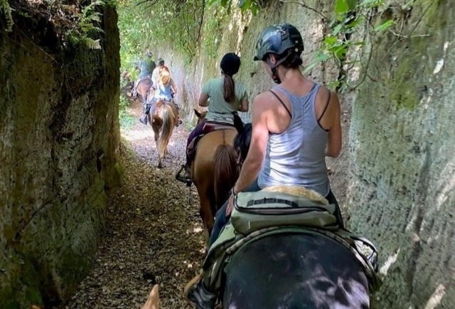 Media pensión + 2 horas a caballo Castel Azzara